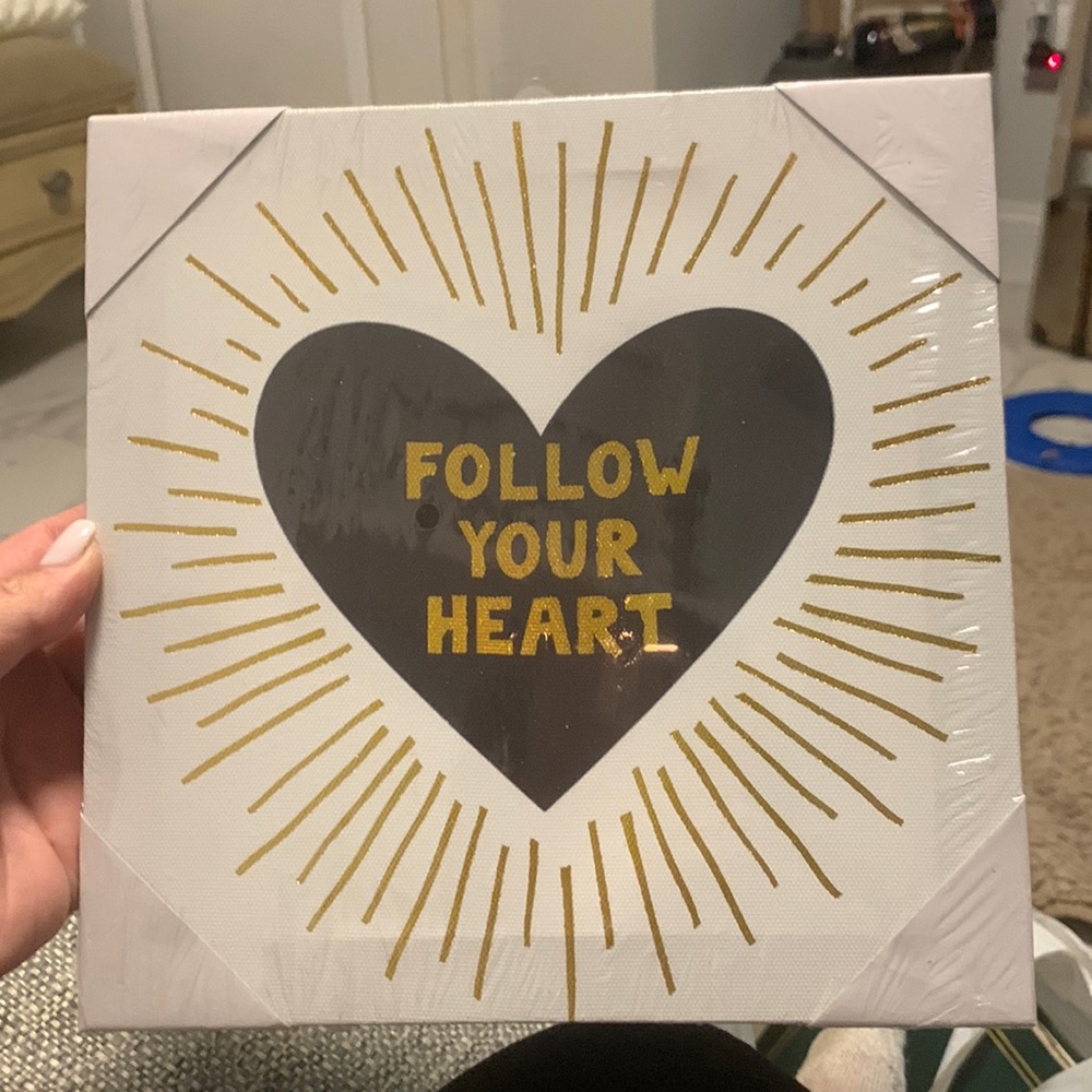 Wall decor. “Floor your heart”